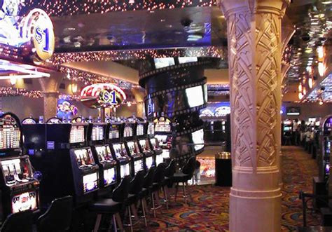 Hollywood casino baton rouge entretenimento